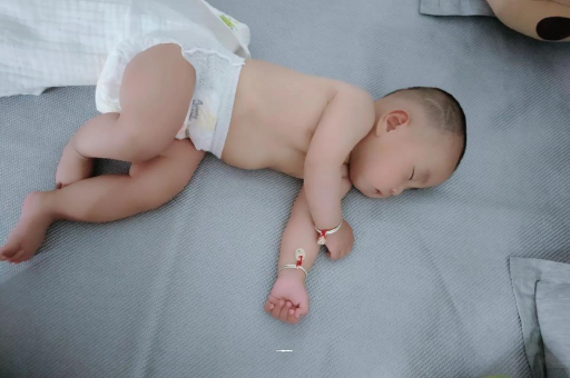 句容怀孕多久会显肚子
